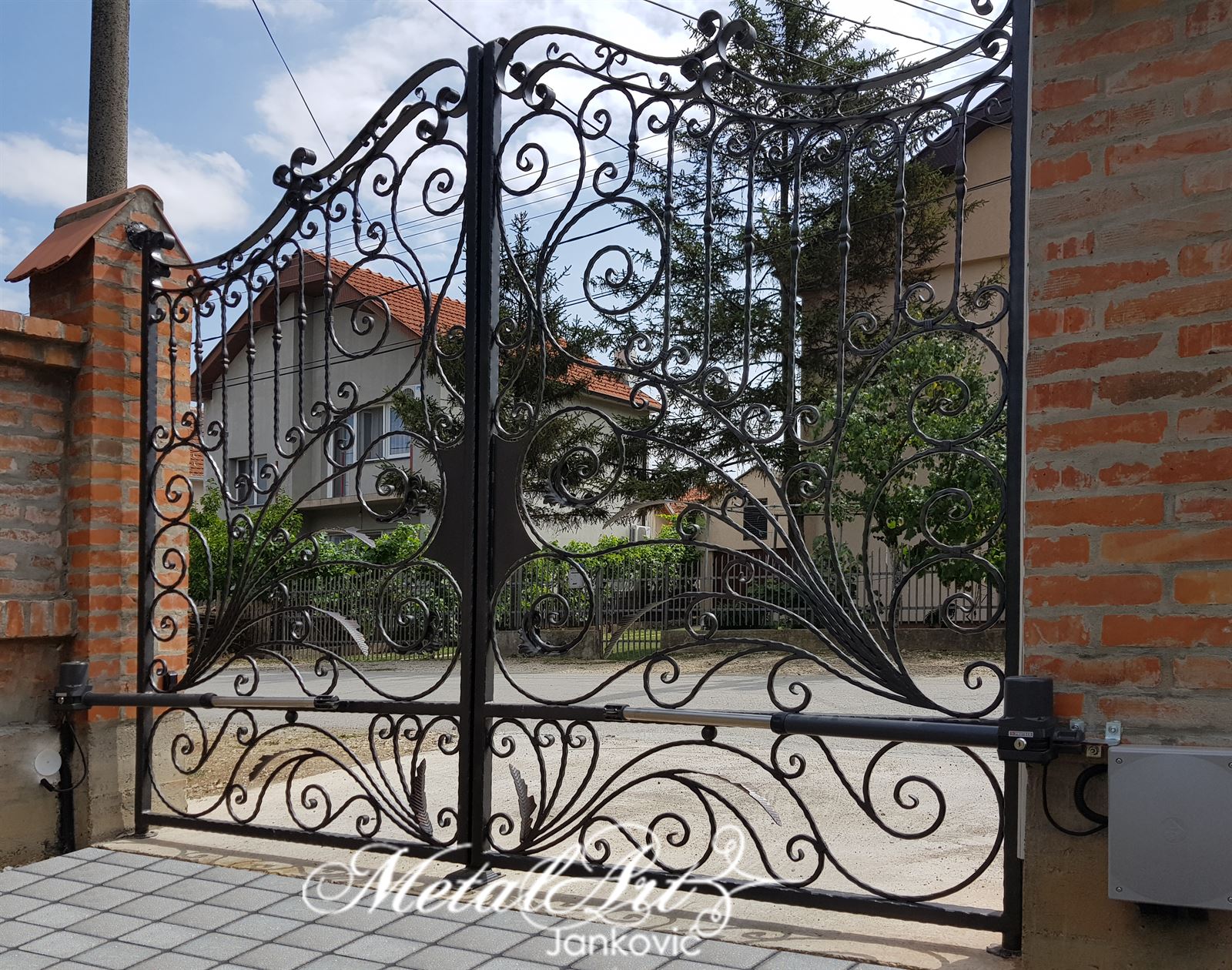 Ornamentalna kapija dvorišta